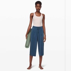 Lululemon Flow in Elegance Crop